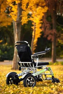 Elektrický invalidní vozík Airwheel H3s Dálkově ovl. až na 20m  30 kg.